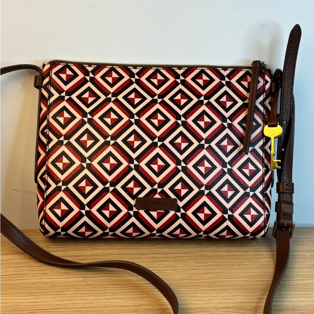 Fossil Geometric Diamond Crossbody Bag Red Black‎ Cream Leather Trim Key Charm